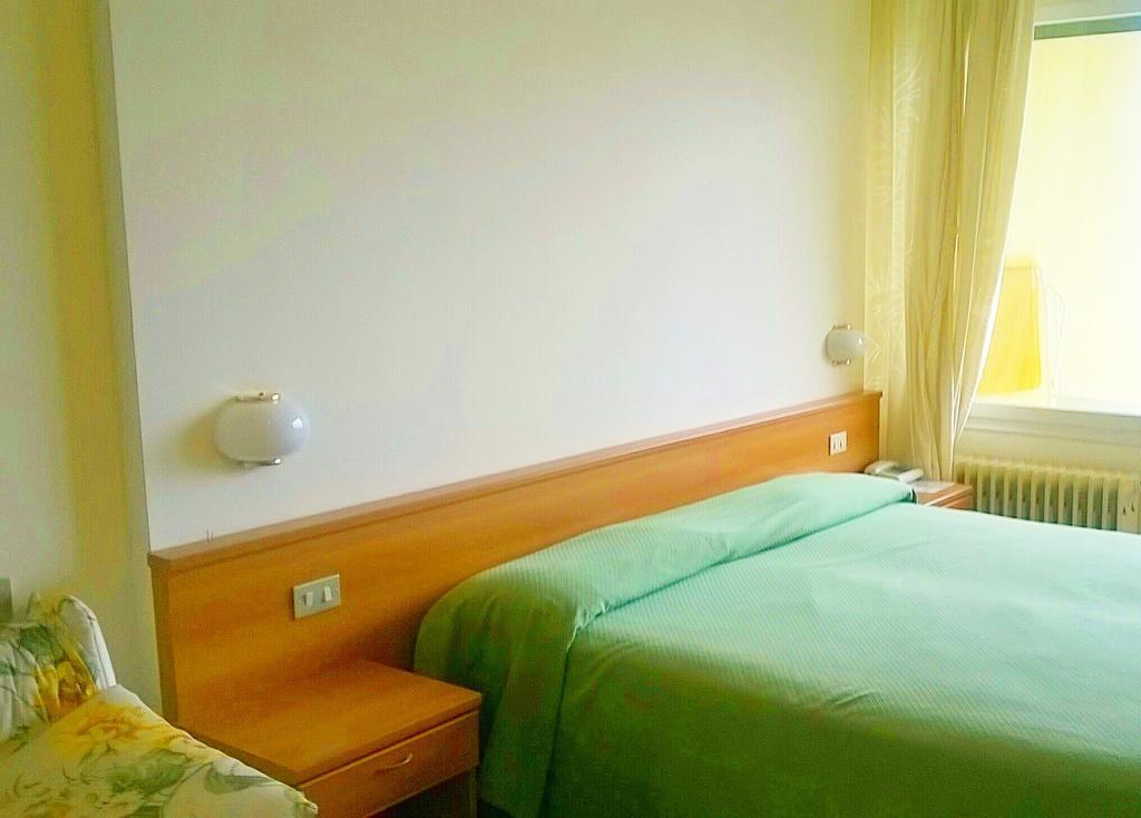 Hotel Susy Limone sul Garda Room photo
